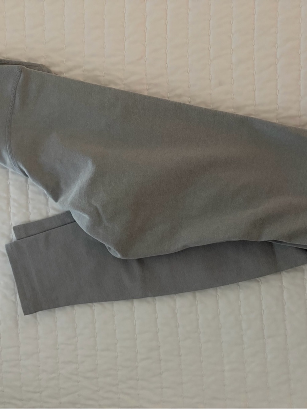 437 - essentials Legging